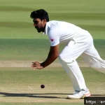 Home 22 브렛 리의 스피드 볼 비결 - A dynamic action shot of a professional fast bowler in mid-run-up on a bright cricket field, showcas...